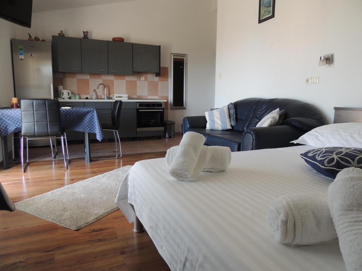 Apartments Nika Podstrana Zewnętrze zdjęcie